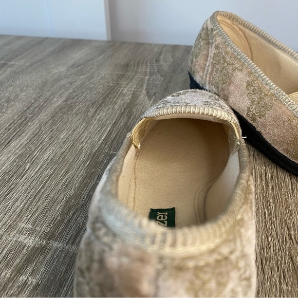 Naturalizer Velvety Loafers Size 6 - Picture 8 of 12